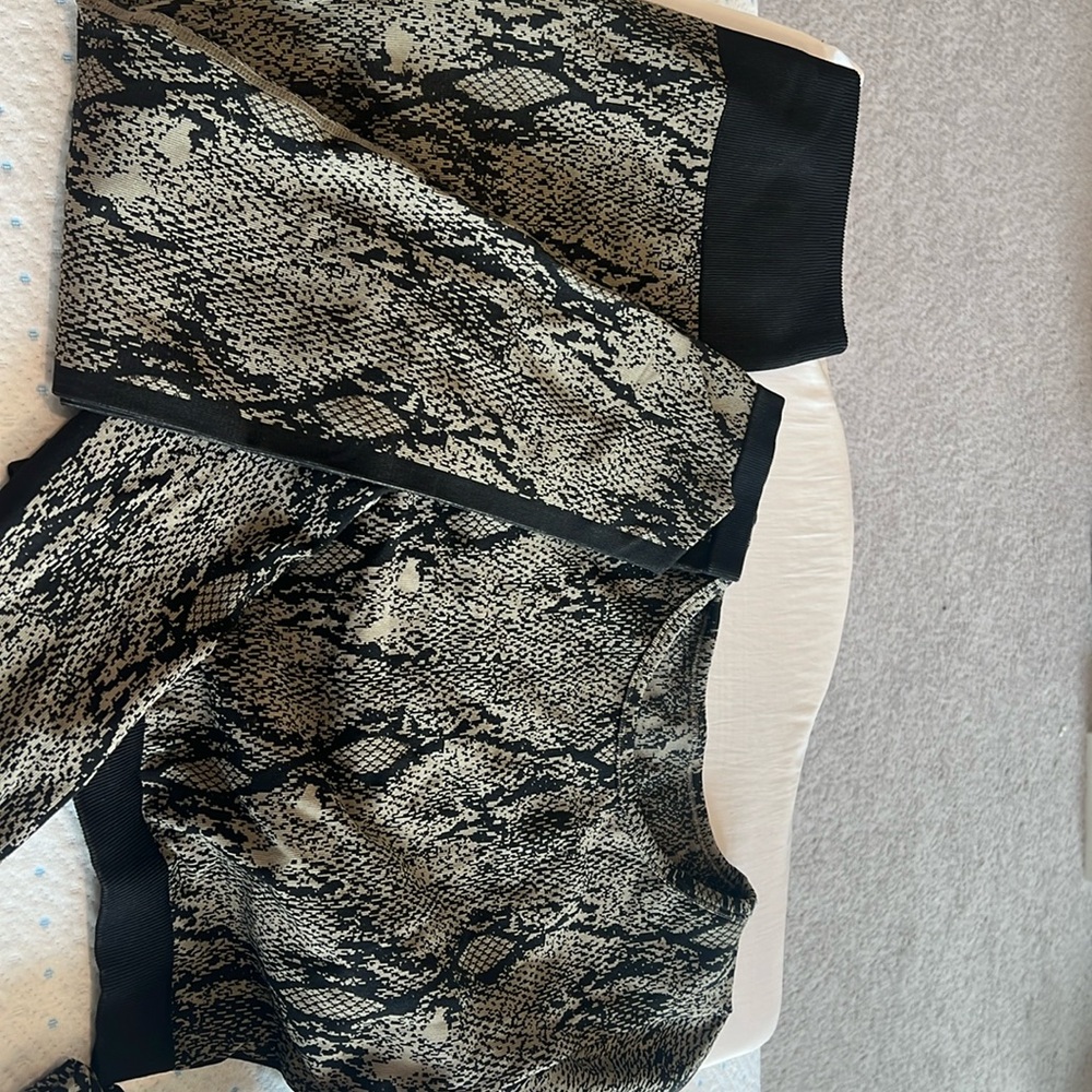 Fabletics top and bottom set -